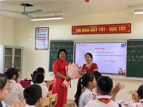 Trường THCS Phù Đổng tổ chức chuyên đề HĐTN cấp Huyện: Hợp tác thực hiện nhiệm vụ chung